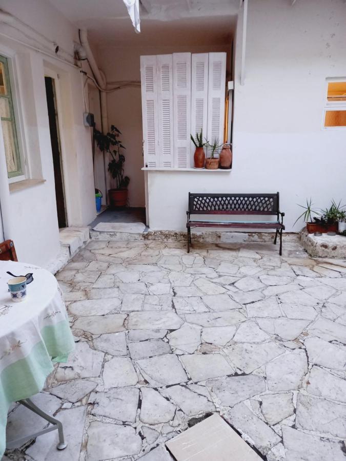 Στην Αυλή Της Ράχης Daire Kalamata Dış mekan fotoğraf