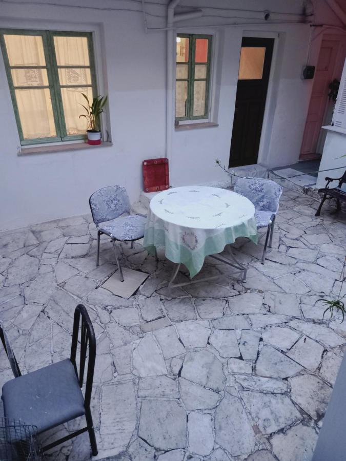 Στην Αυλή Της Ράχης Daire Kalamata Dış mekan fotoğraf